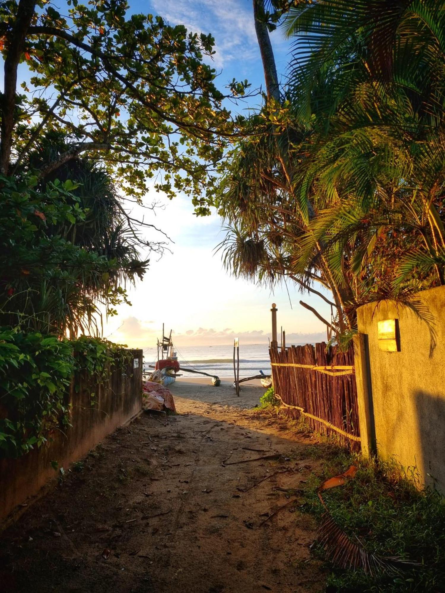 Relax Beach House Tangalle Luaran gambar
